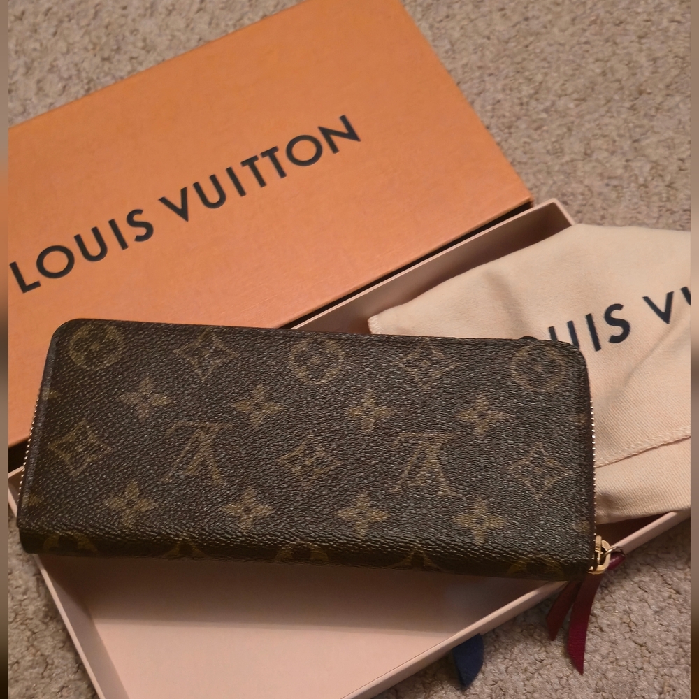 Authentic Louis Vuitton Clemence Monogram Zippy Wallet